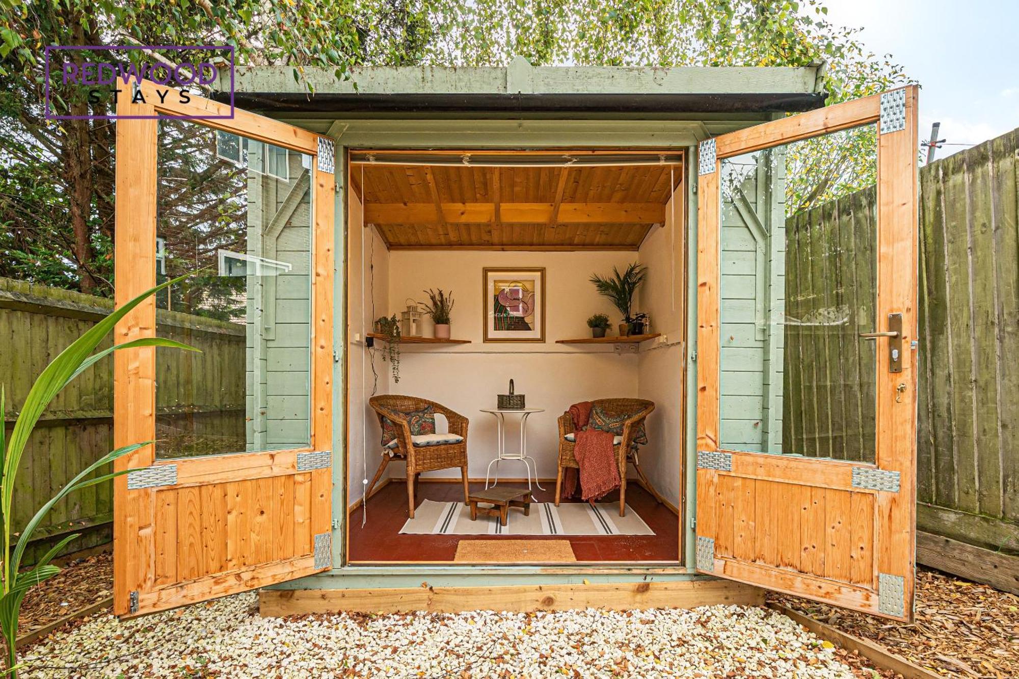Holiday home Redwood Stays: Family & Corporate 2-bed House With Garden *