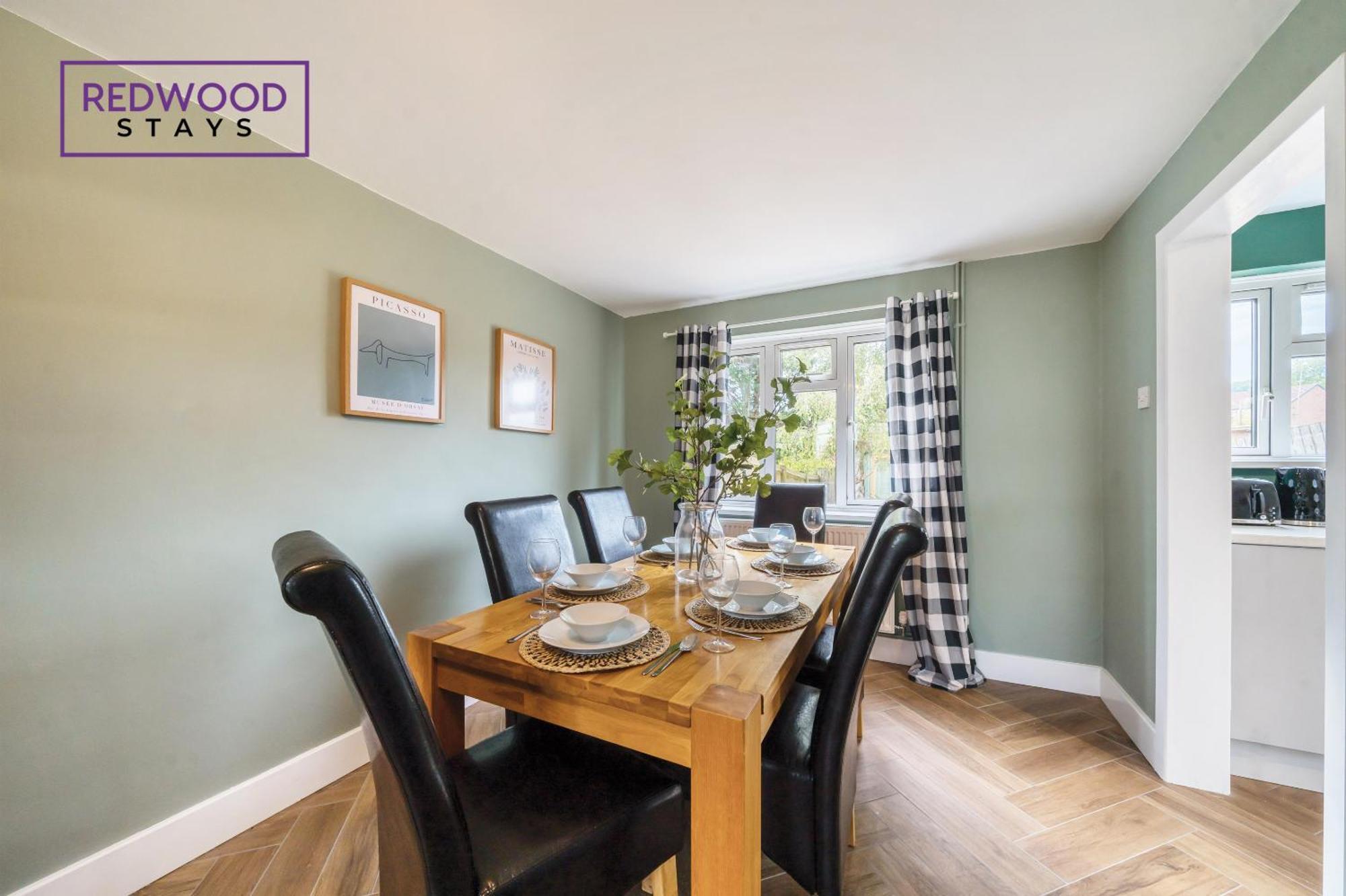 Redwood Stays: Family & Corporate 2-bed House With Garden Holiday home Alton (Hampshire)